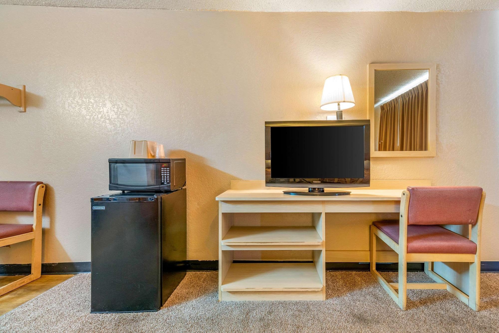 Rodeway Inn Пуебло Екстериор снимка
