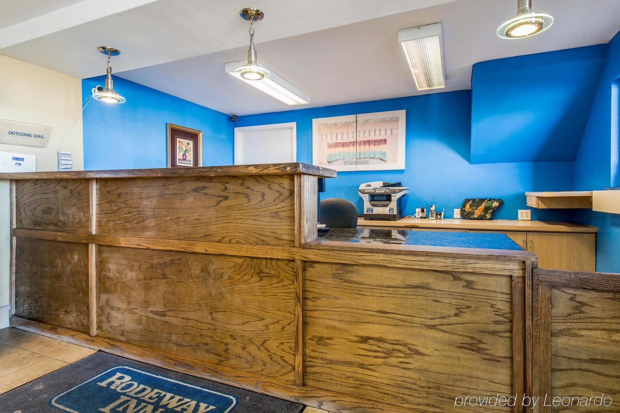 Rodeway Inn Пуебло Екстериор снимка