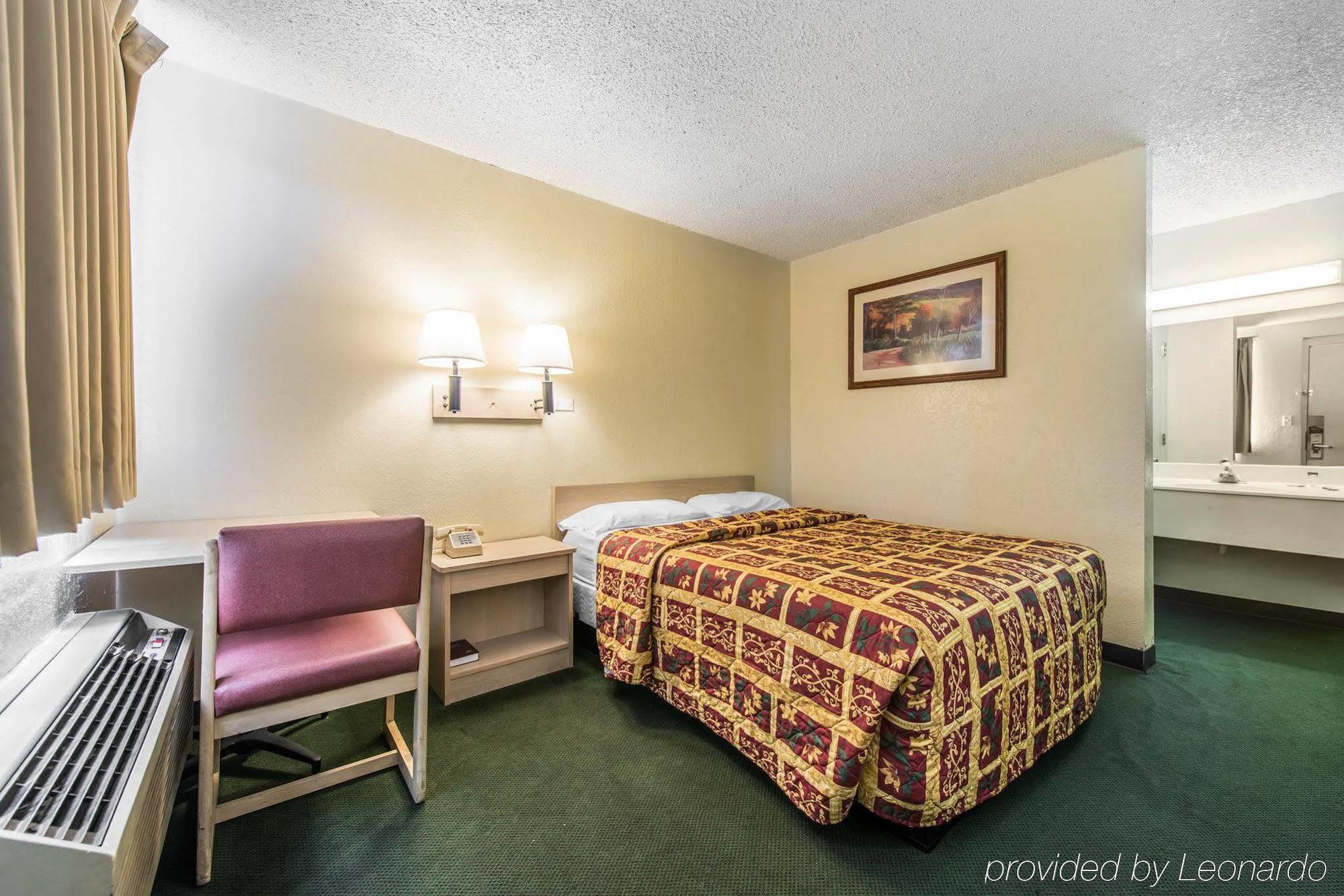 Rodeway Inn Пуебло Екстериор снимка