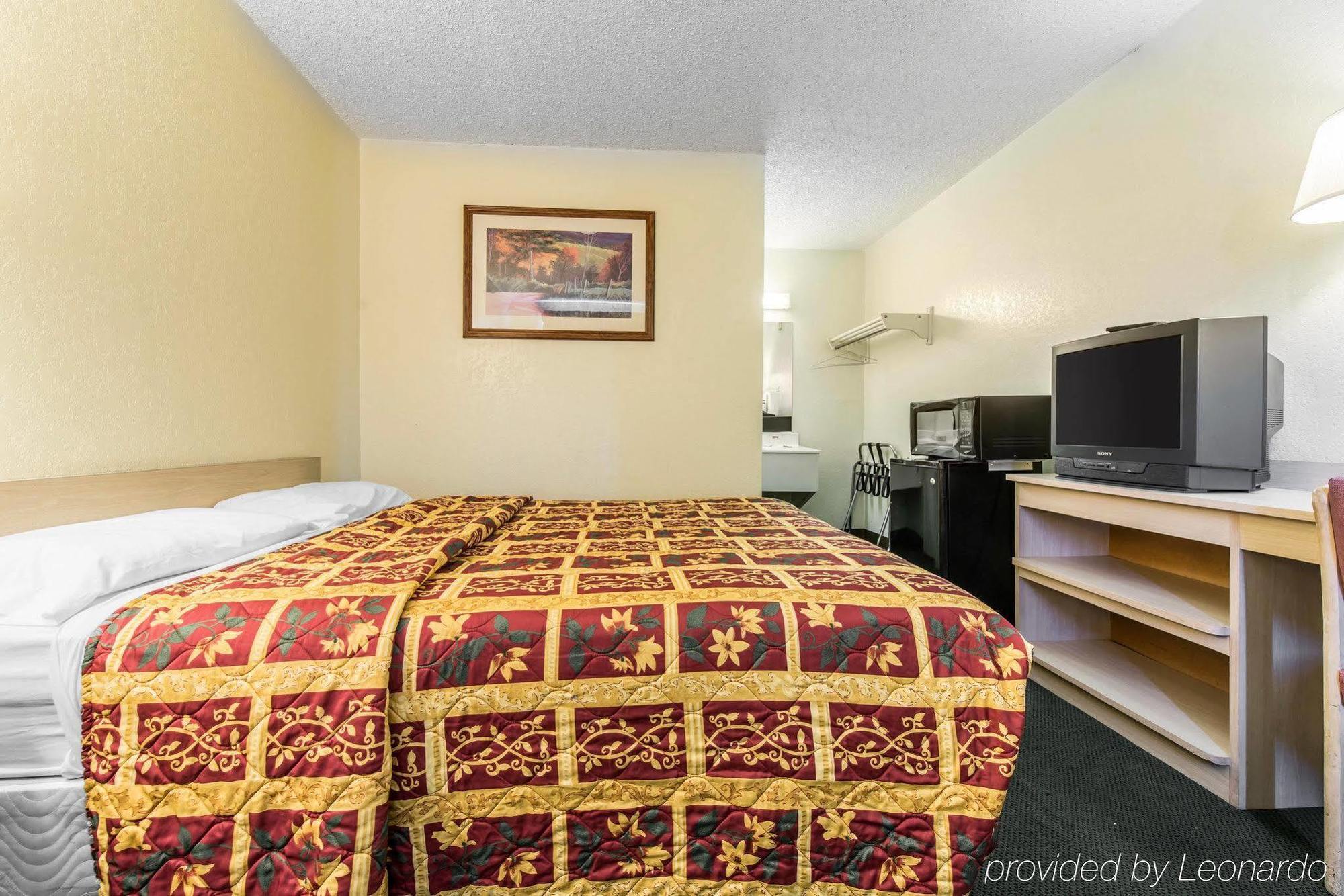 Rodeway Inn Пуебло Екстериор снимка