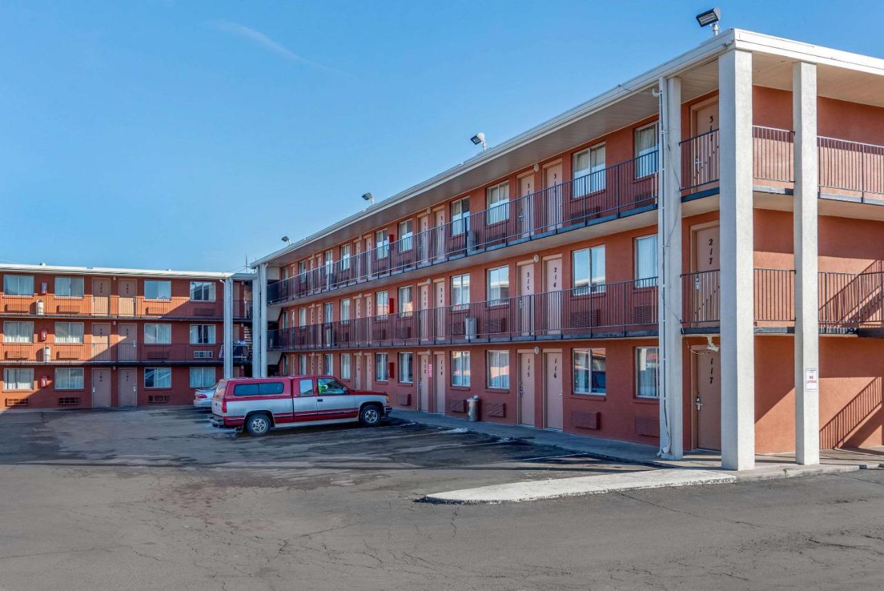 Rodeway Inn Пуебло Екстериор снимка